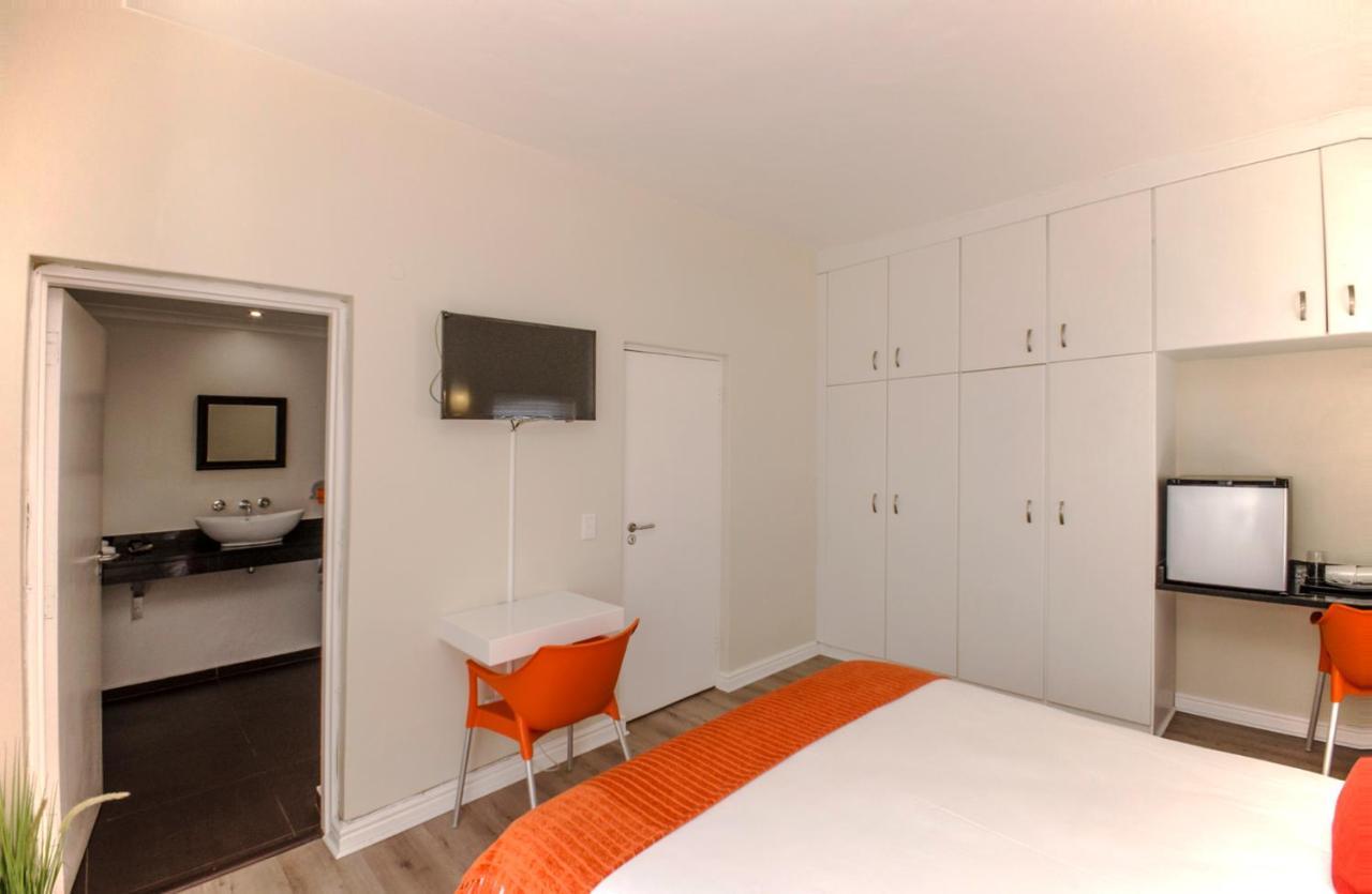 Small Bay Guest House 布鲁堡史特兰 外观 照片